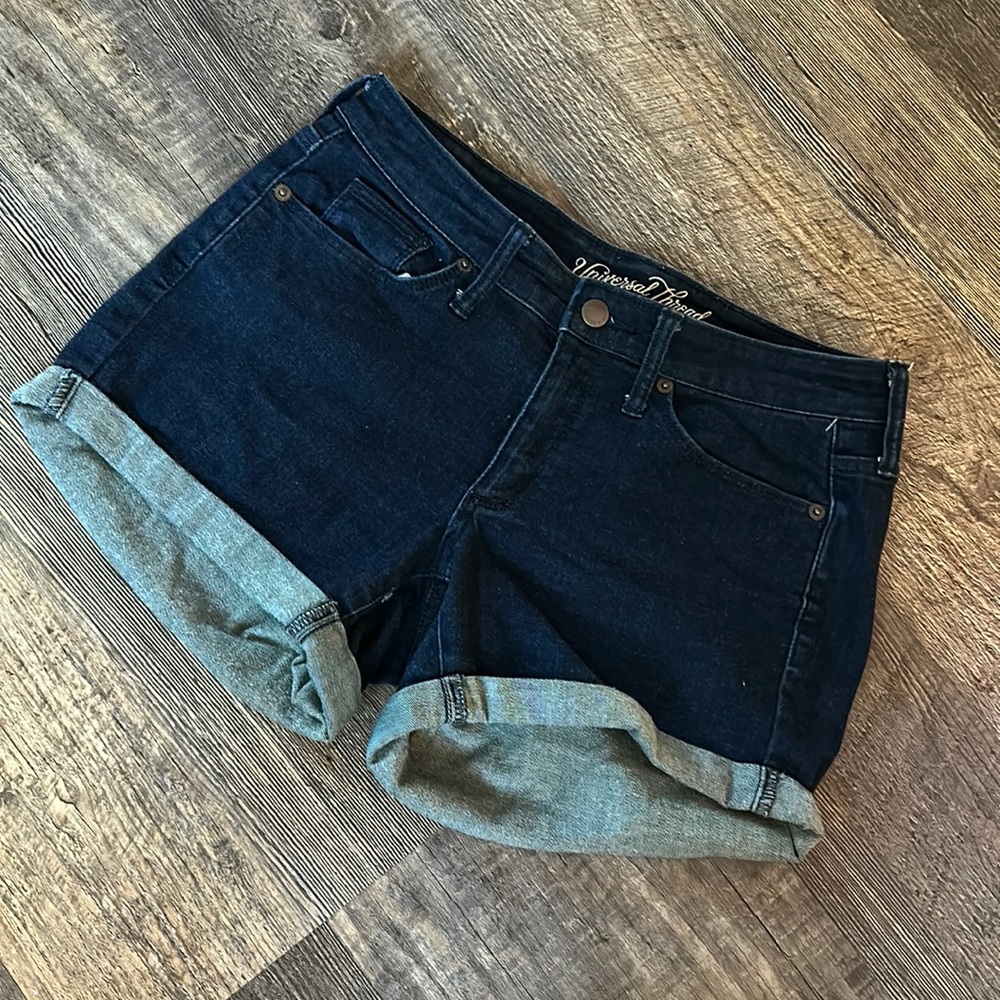 Universal thread shorts 🩳